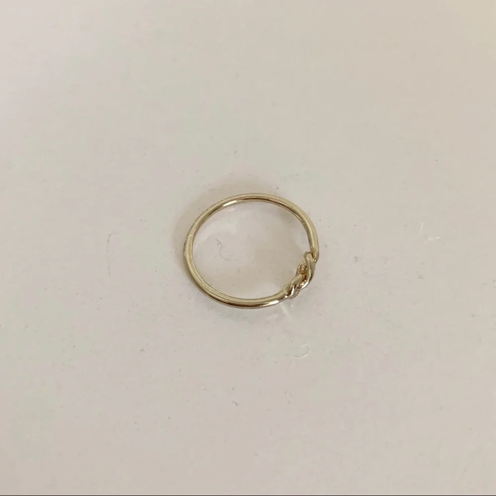 NWOT Mini knotted infinity ring